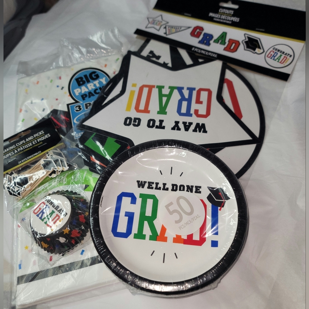 Graduation 'Well Done Grad!' Plates & Decor Party Box!
